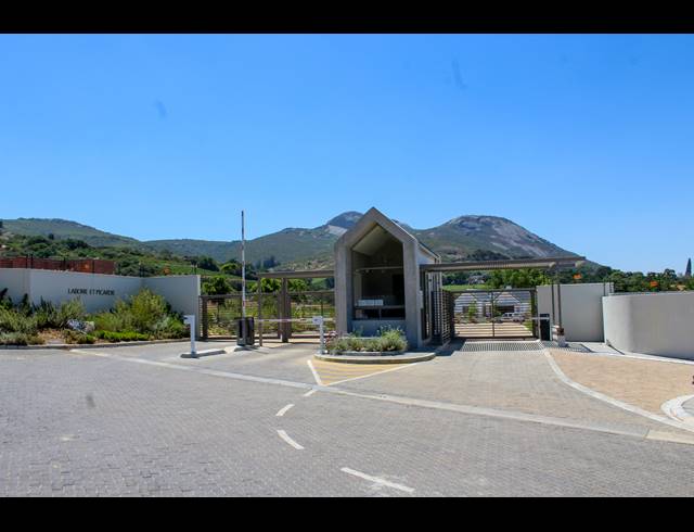 883M² VACANT LAND FOR SALE IN COURTRAI